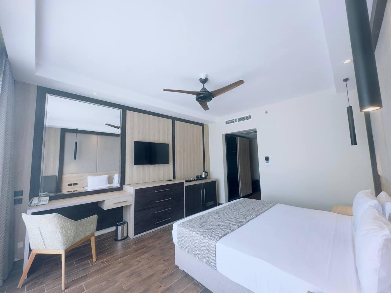 Complex Panorama Naama Heights